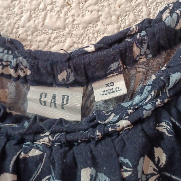 GAP Navy Blue Floral Ladies Blouse, size xs, blue and white - Picture 4 of 5